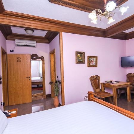 Brilant Antik Center Hotel Tiranë Ngoại thất bức ảnh