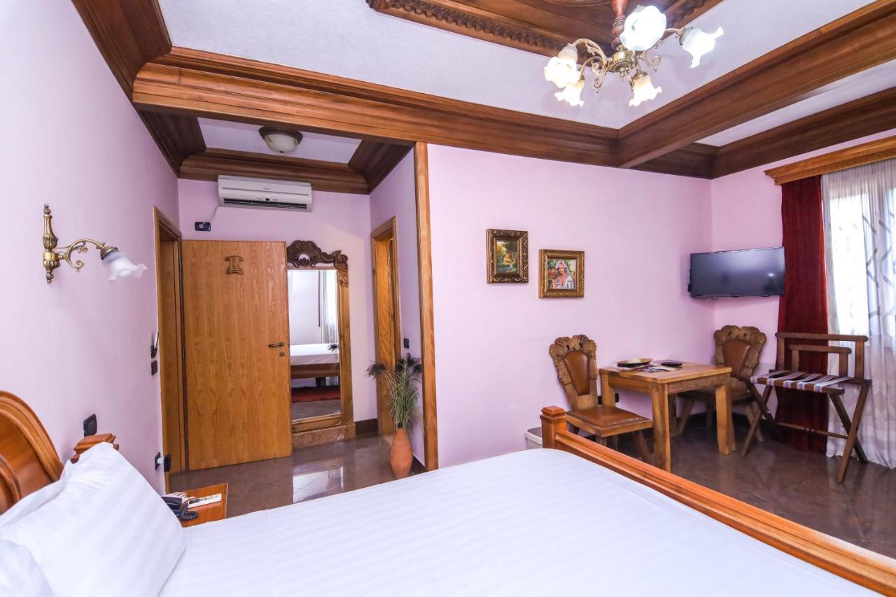 Brilant Antik Center Hotel Tiranë Ngoại thất bức ảnh