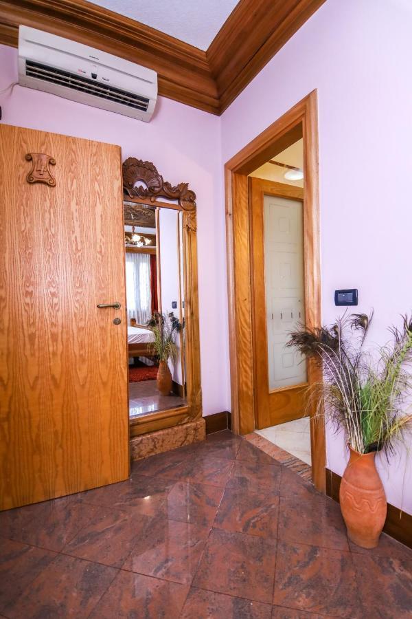 Brilant Antik Center Hotel Tiranë Ngoại thất bức ảnh