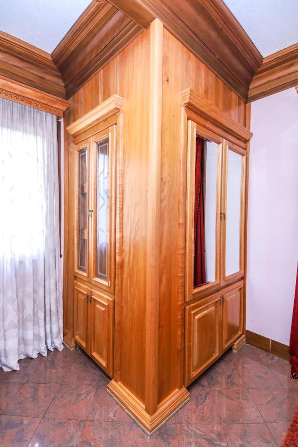 Brilant Antik Center Hotel Tiranë Ngoại thất bức ảnh