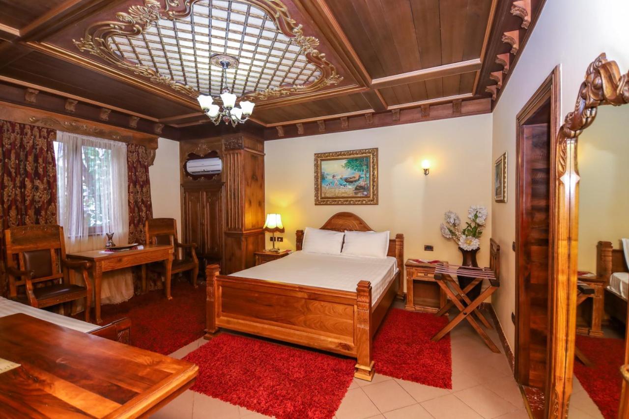 Brilant Antik Center Hotel Tiranë Ngoại thất bức ảnh