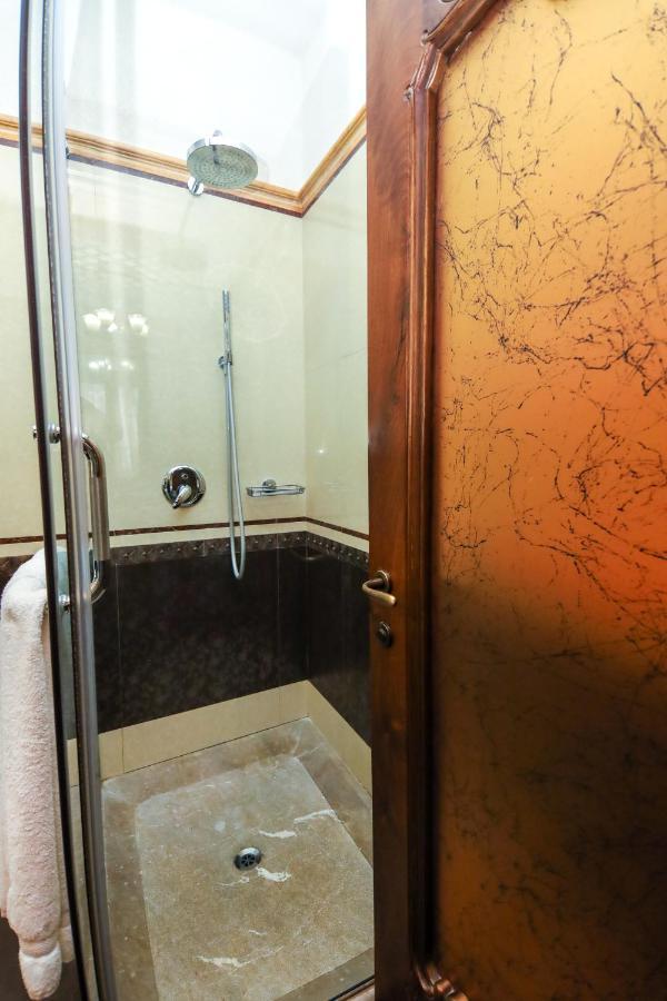 Brilant Antik Center Hotel Tiranë Ngoại thất bức ảnh