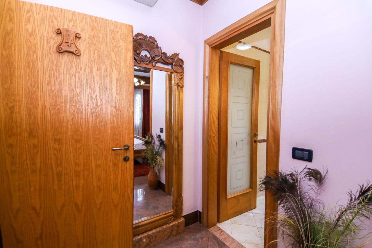 Brilant Antik Center Hotel Tiranë Ngoại thất bức ảnh