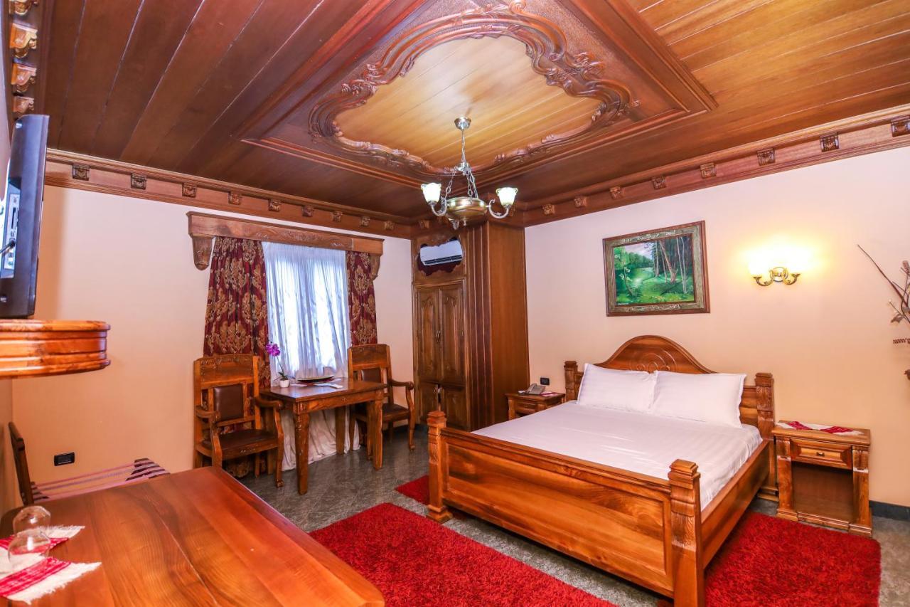 Brilant Antik Center Hotel Tiranë Ngoại thất bức ảnh