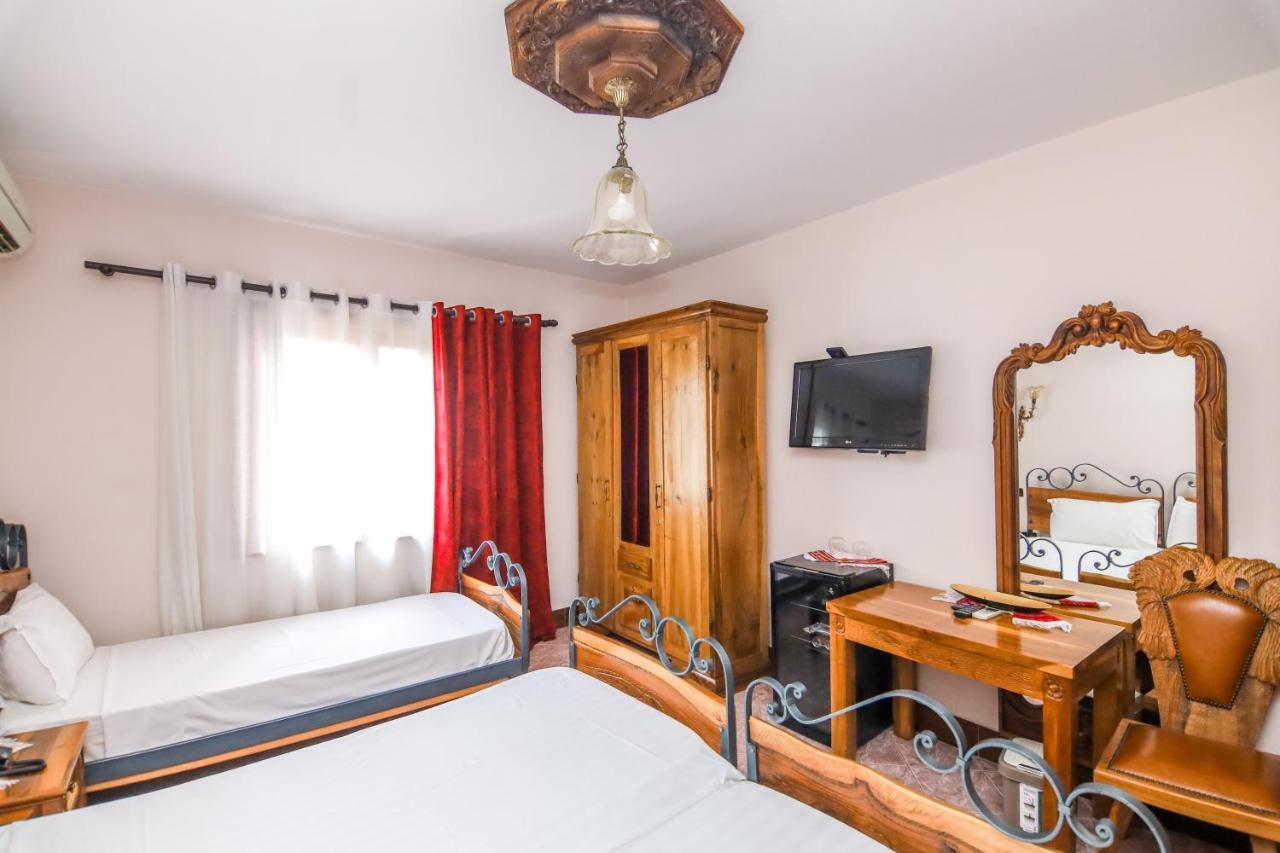 Brilant Antik Center Hotel Tiranë Ngoại thất bức ảnh