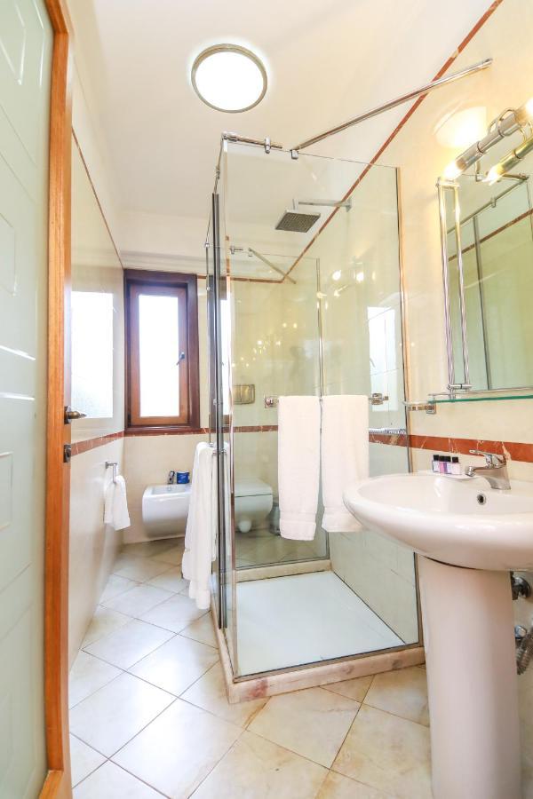 Brilant Antik Center Hotel Tiranë Ngoại thất bức ảnh
