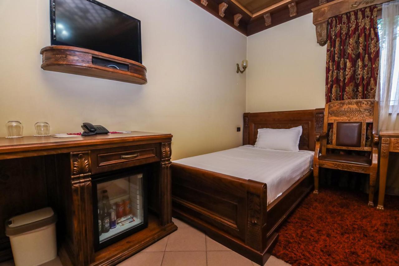 Brilant Antik Center Hotel Tiranë Ngoại thất bức ảnh
