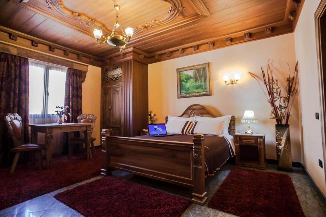 Brilant Antik Center Hotel Tiranë Ngoại thất bức ảnh