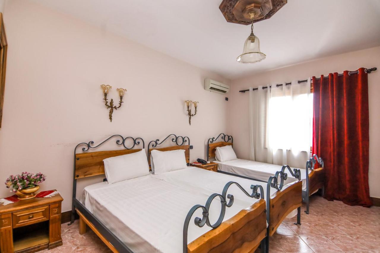 Brilant Antik Center Hotel Tiranë Ngoại thất bức ảnh