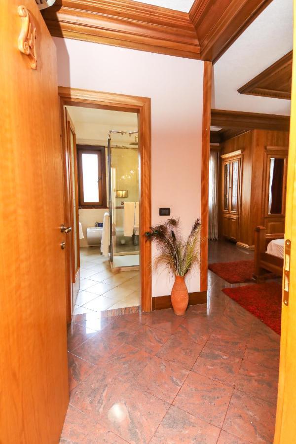 Brilant Antik Center Hotel Tiranë Ngoại thất bức ảnh