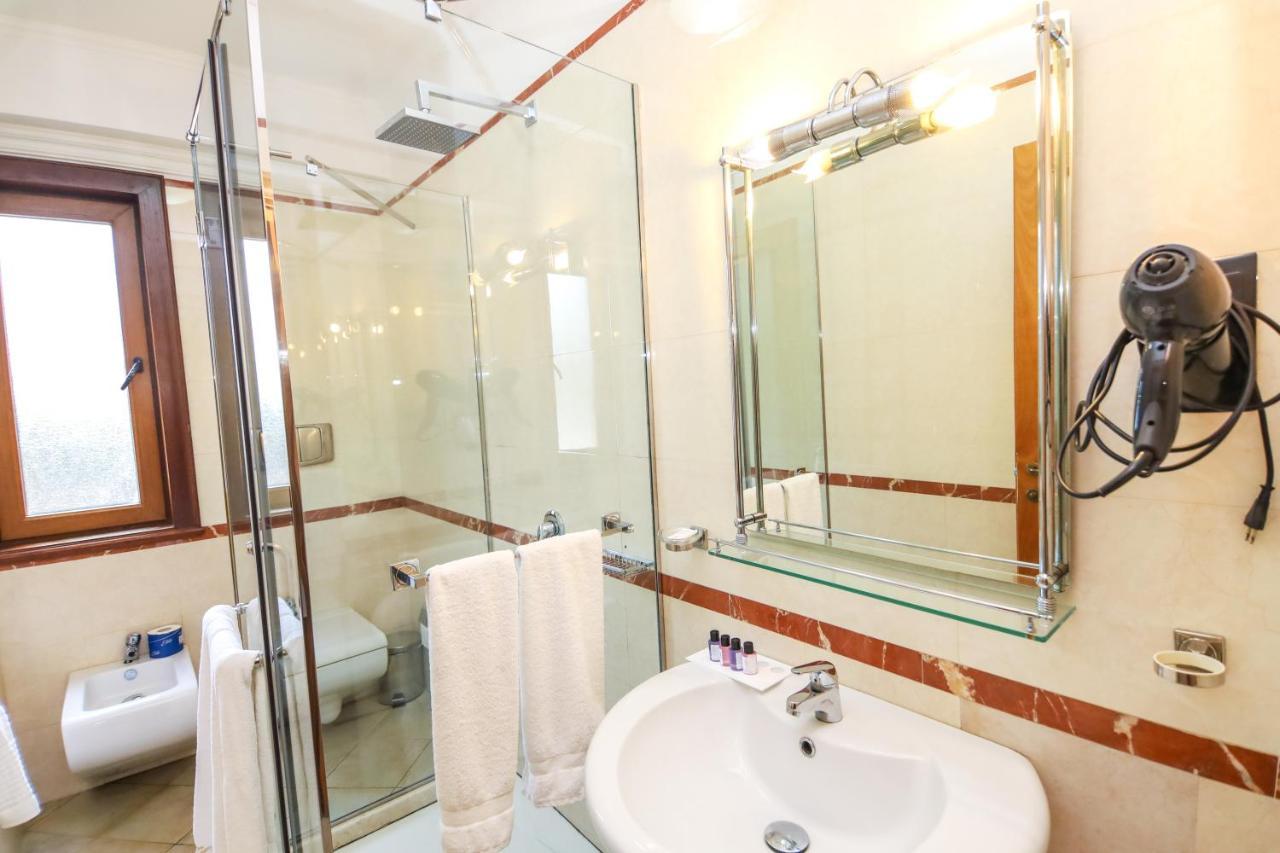 Brilant Antik Center Hotel Tiranë Ngoại thất bức ảnh