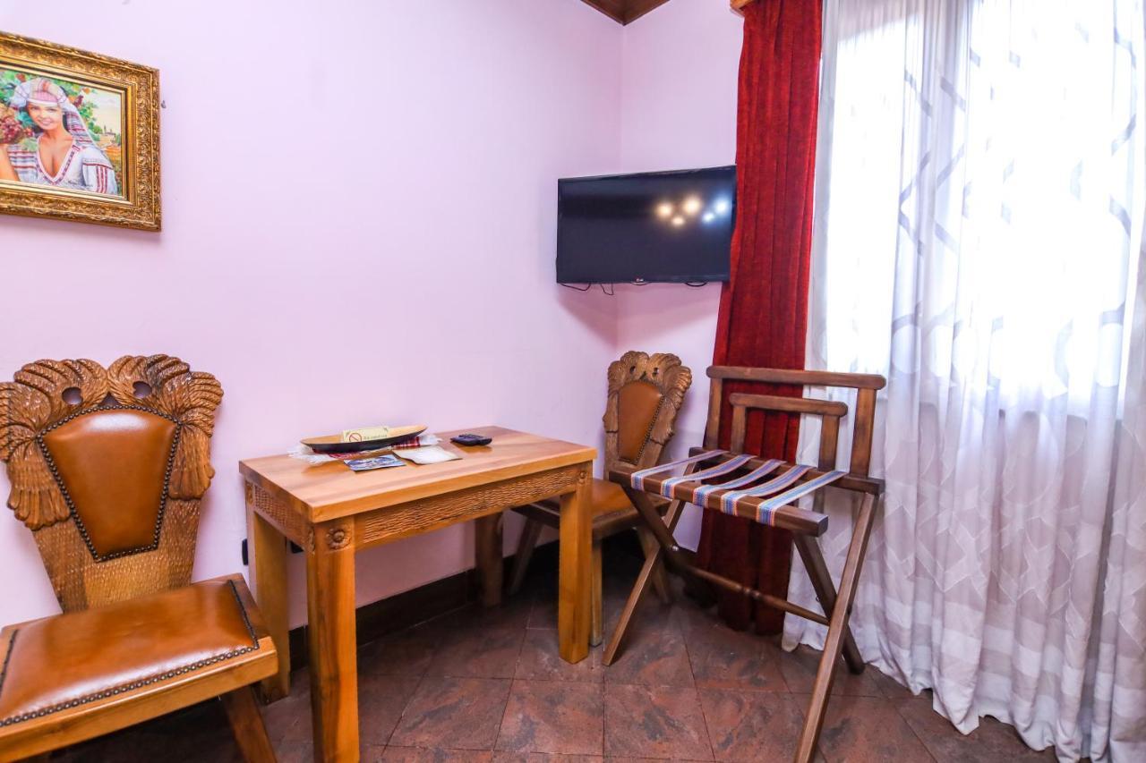 Brilant Antik Center Hotel Tiranë Ngoại thất bức ảnh