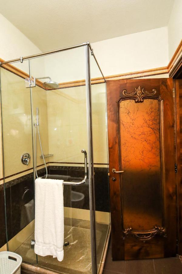Brilant Antik Center Hotel Tiranë Ngoại thất bức ảnh