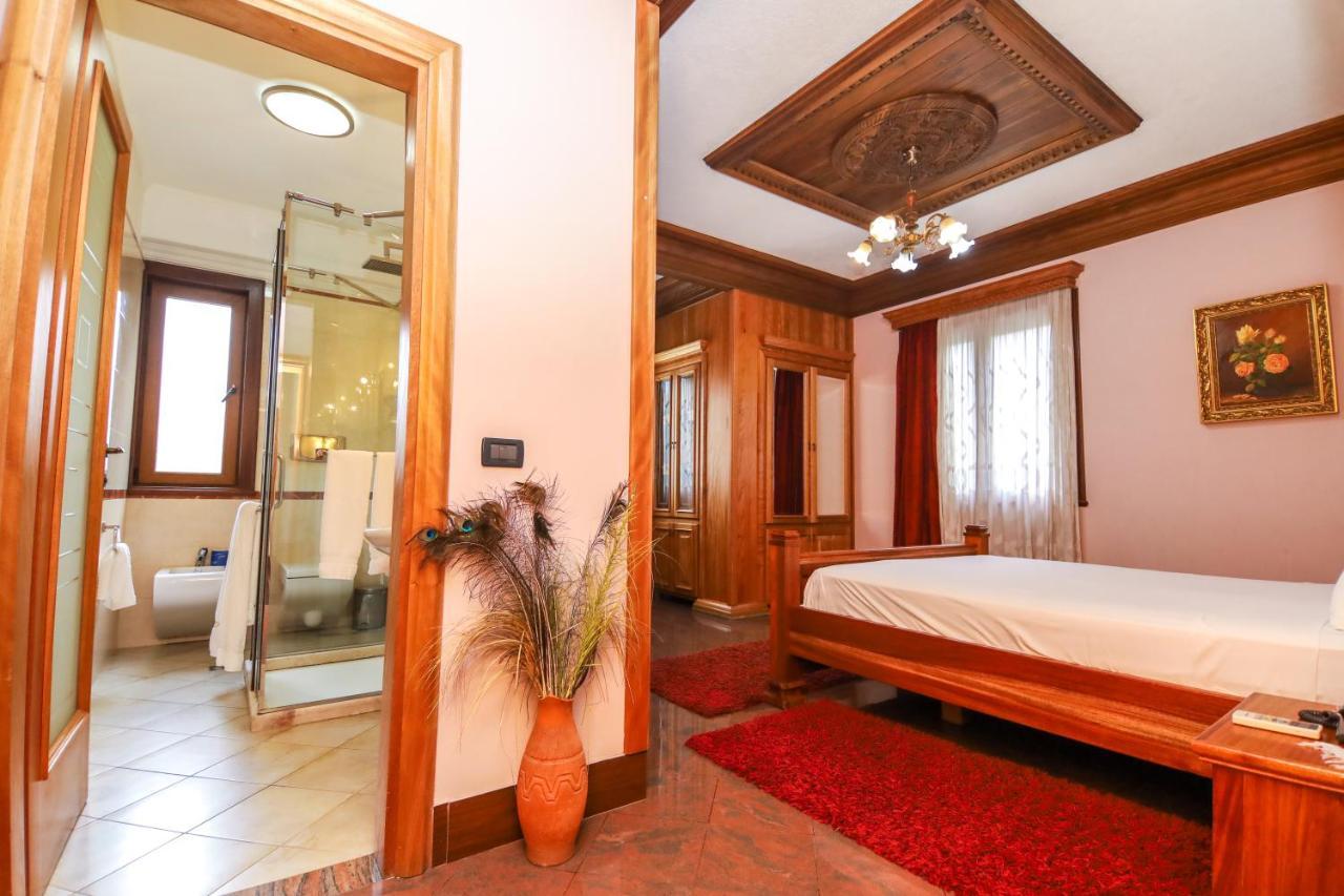 Brilant Antik Center Hotel Tiranë Ngoại thất bức ảnh
