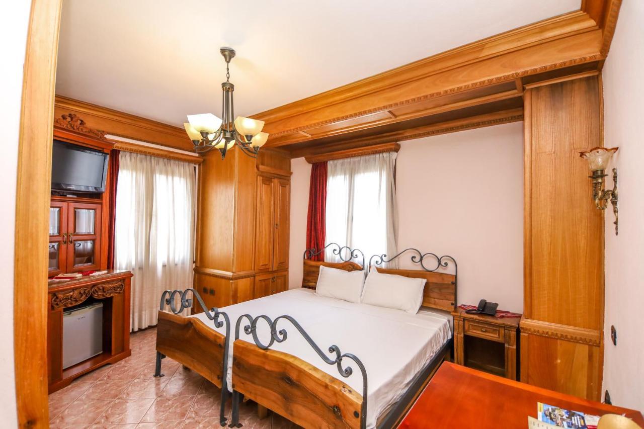 Brilant Antik Center Hotel Tiranë Ngoại thất bức ảnh