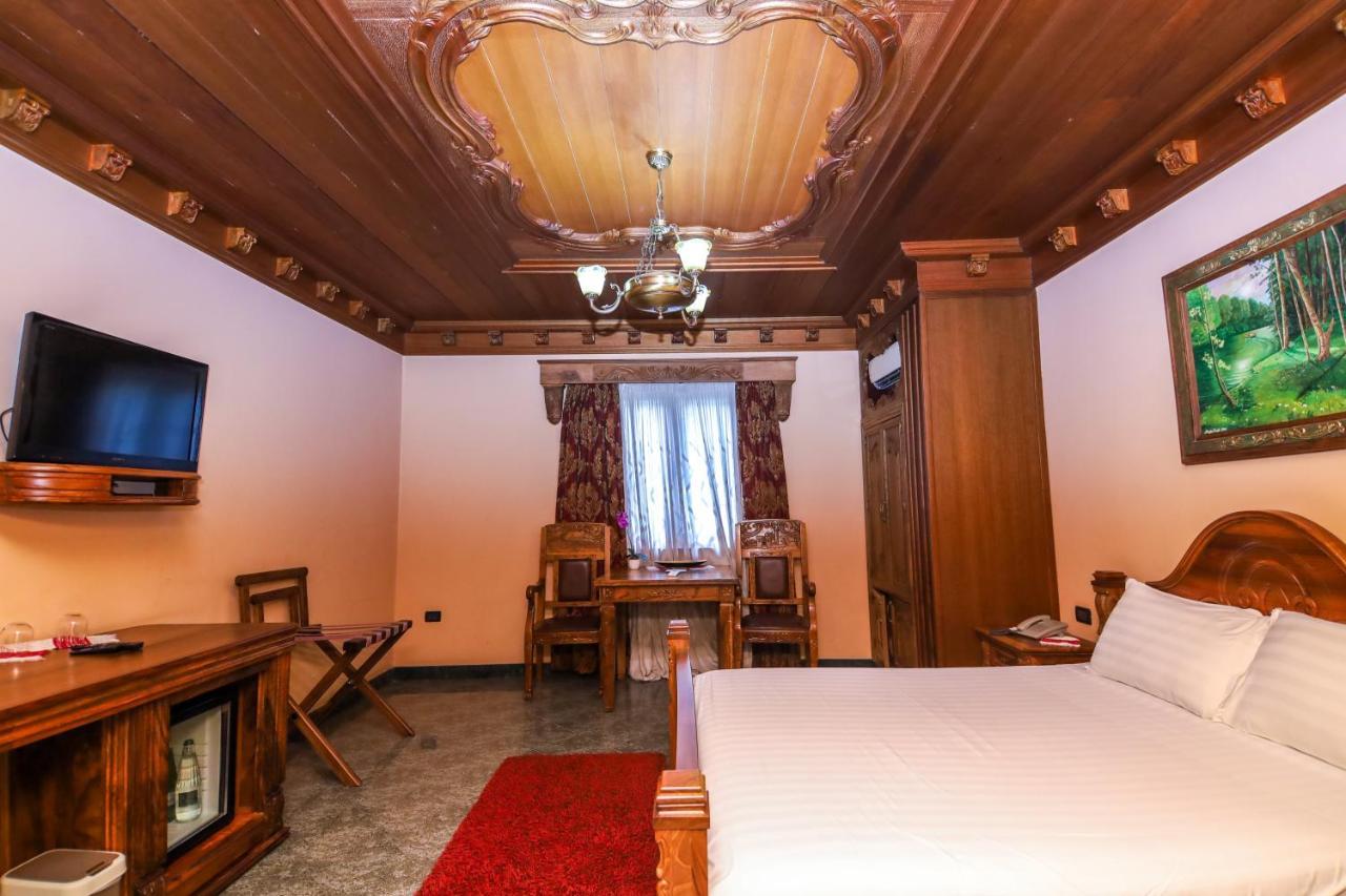 Brilant Antik Center Hotel Tiranë Ngoại thất bức ảnh