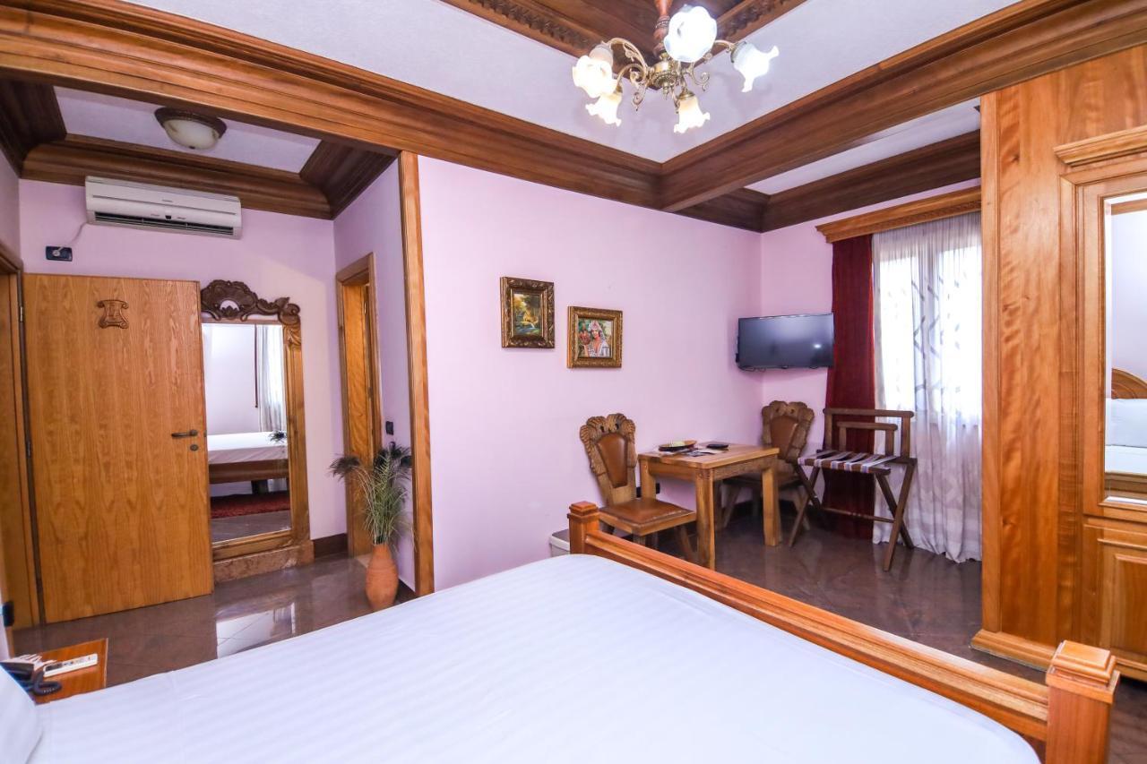 Brilant Antik Center Hotel Tiranë Ngoại thất bức ảnh