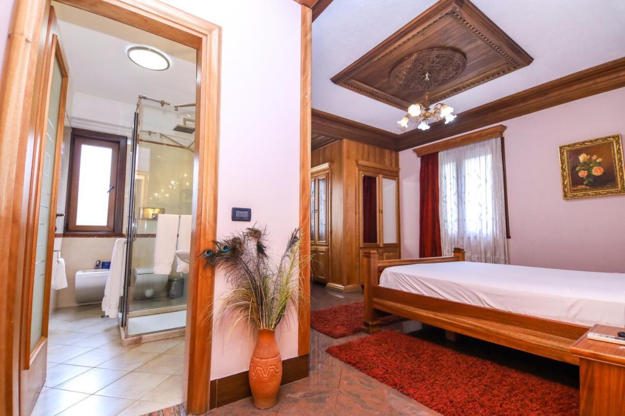 Brilant Antik Center Hotel Tiranë Ngoại thất bức ảnh