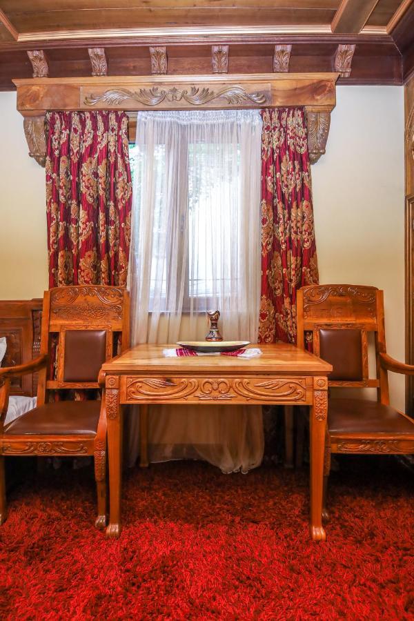 Brilant Antik Center Hotel Tiranë Ngoại thất bức ảnh