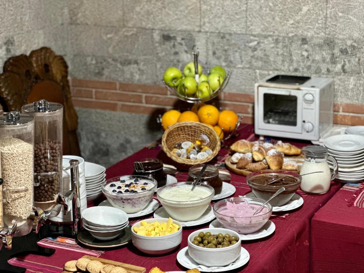 Brilant Antik Center Hotel Tiranë Ngoại thất bức ảnh