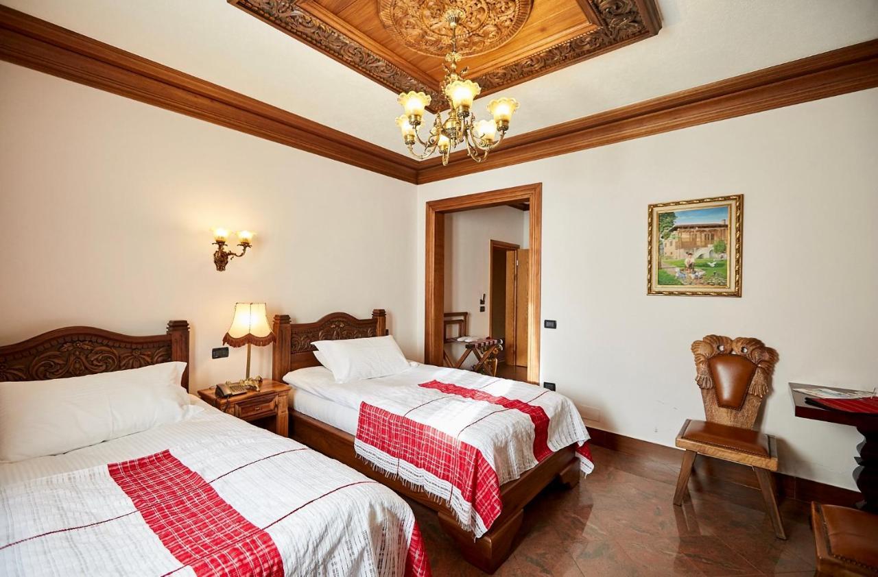 Brilant Antik Center Hotel Tiranë Ngoại thất bức ảnh