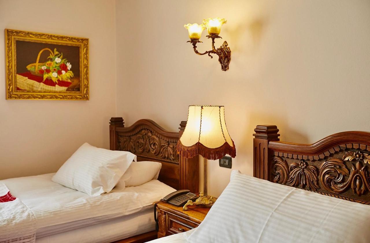Brilant Antik Center Hotel Tiranë Ngoại thất bức ảnh