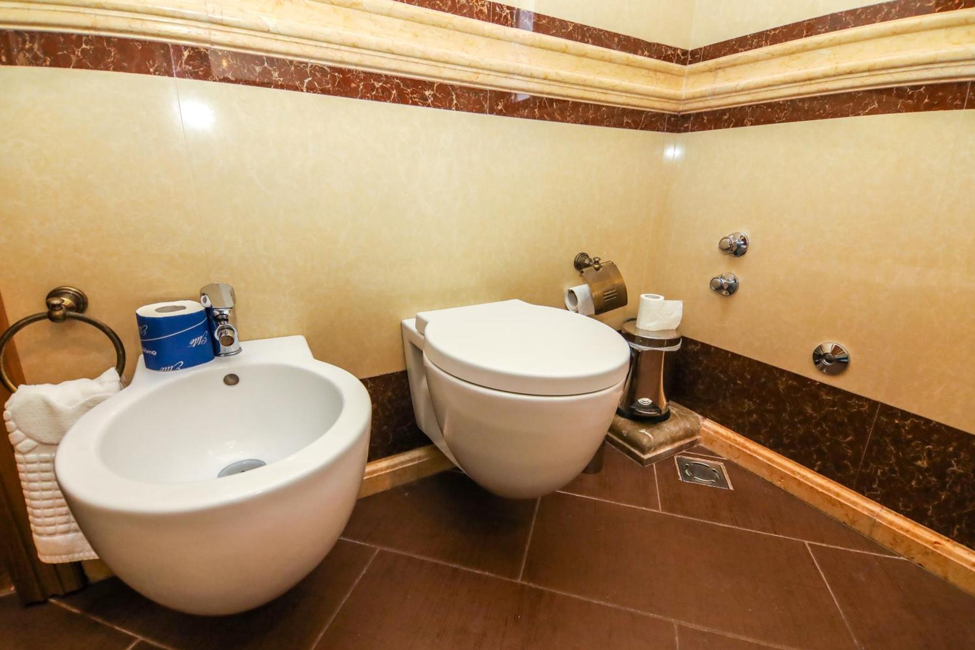 Brilant Antik Center Hotel Tiranë Ngoại thất bức ảnh